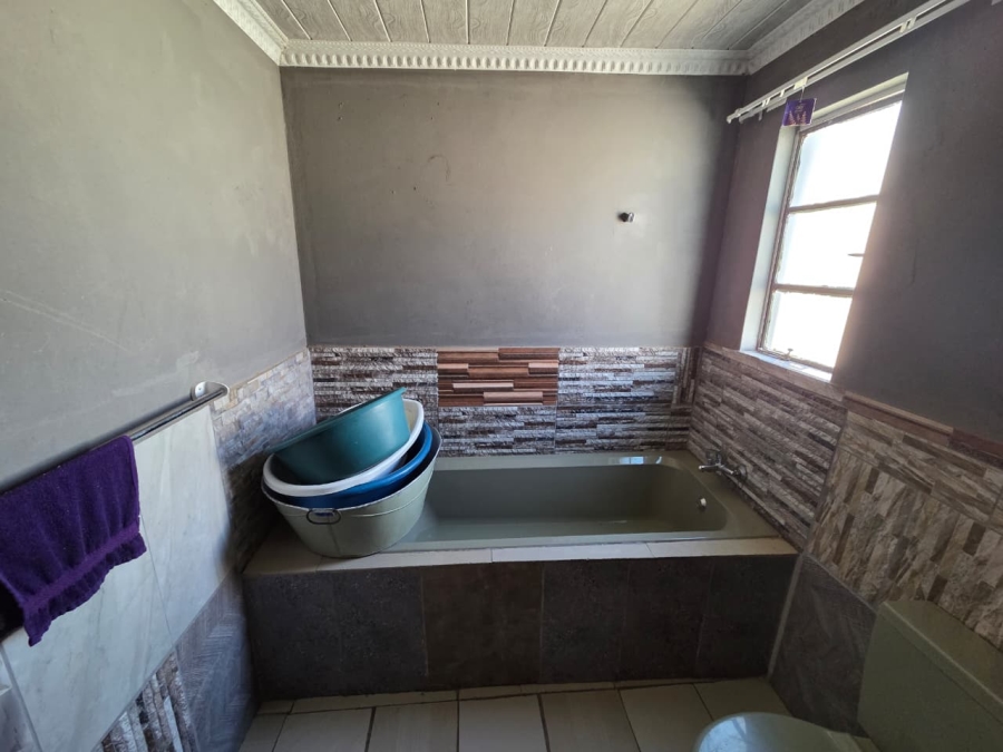 5 Bedroom Property for Sale in Rocklands Free State
